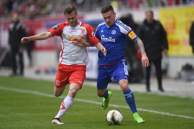 Soi kèo nhà cái tỉ số Regensburg vs Holstein Kiel, 16/5/2020 – Giải hạng Hai Đức