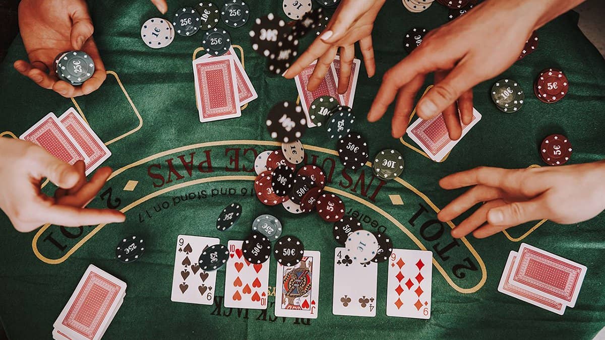 Lợi nhuận trung bình có tác động gì đến poker online?